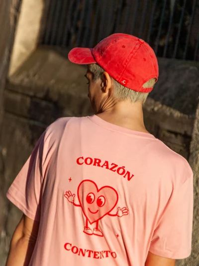 CORAZÓN CONTENTO organic unisex t-shirt (pastel pink)