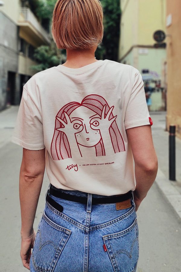 TINY PEEK (off white) organic unisex t-shirt